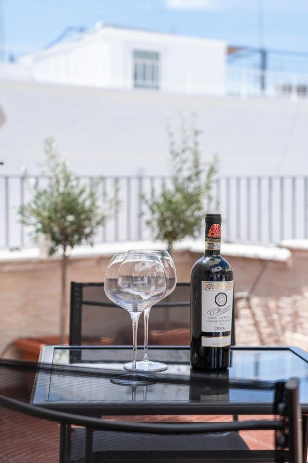 Wineart House, Terracielo Indipendente Nel Centro Di Monopoli Apartamento Exterior foto